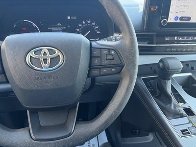 2025 Toyota Sienna LE FWD 8-Passenger (Natl)