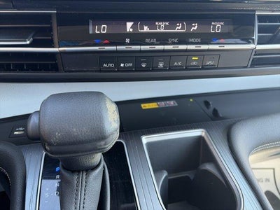 2025 Toyota Sienna LE FWD 8-Passenger (Natl)