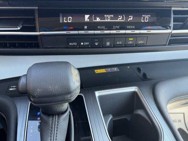 2025 Toyota Sienna LE FWD 8-Passenger (Natl)