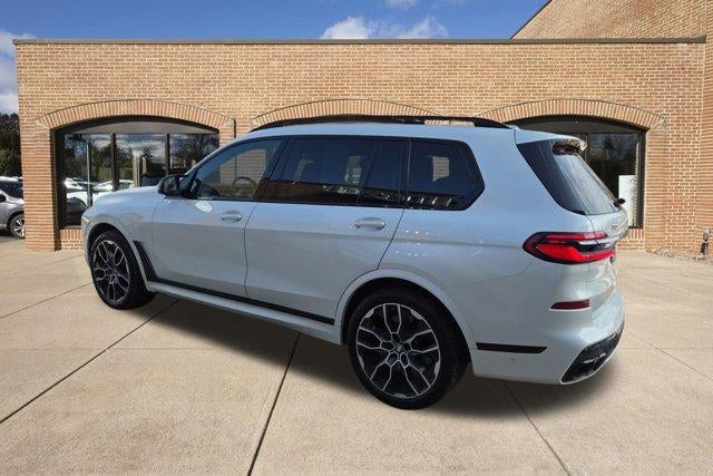 2026 BMW X7 M60i Sports Activity Vehicle