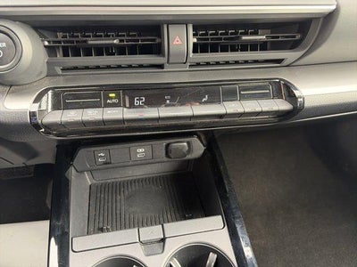 2025 Toyota Prius LE (Natl)