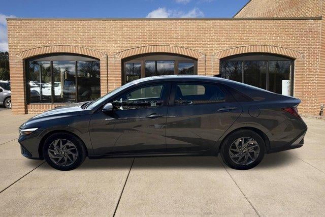 2024 Hyundai ELANTRA SEL IVT