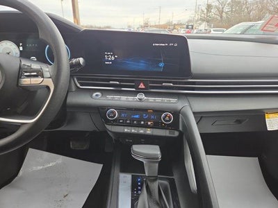 2024 Hyundai ELANTRA SEL IVT