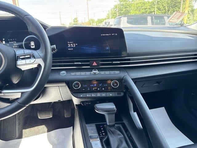 2024 Hyundai ELANTRA Limited IVT