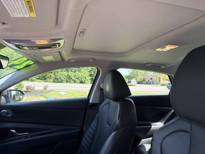 2024 Hyundai ELANTRA Limited IVT