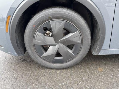 2024 Toyota Prius LE (Natl)