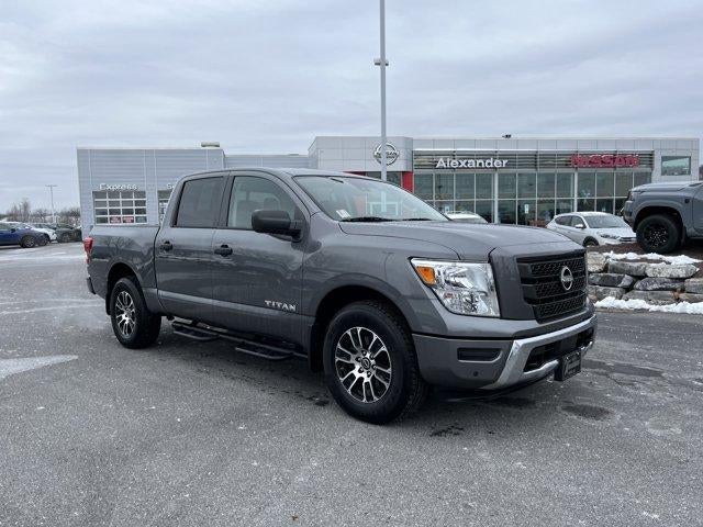 2024 Nissan Titan 4x4 Crew Cab SV