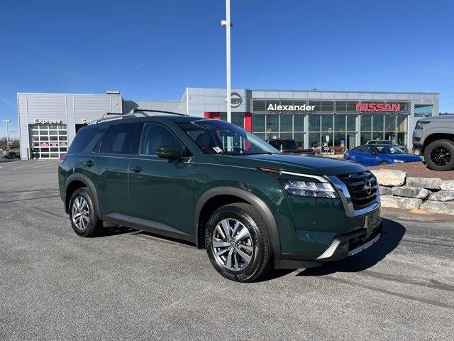 2023 Nissan Pathfinder SL 4WD