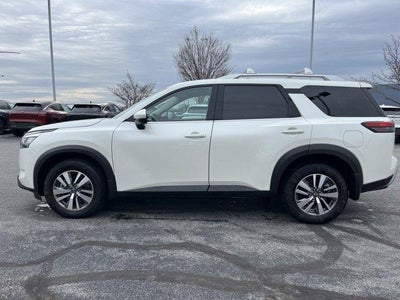 2023 Nissan Pathfinder SL 4WD