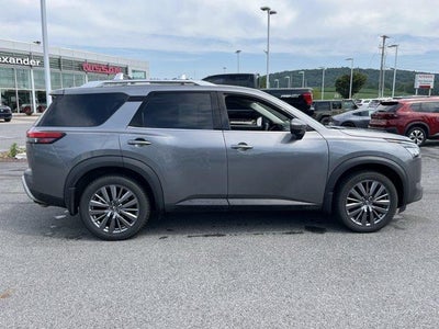 2023 Nissan Pathfinder SL 4WD