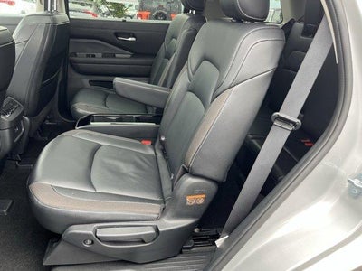 2023 Nissan Pathfinder SL 4WD