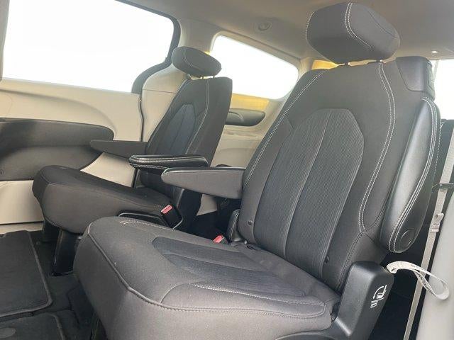 2022 Chrysler Voyager LX FWD