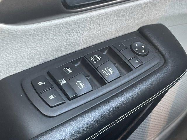 2022 Chrysler Voyager LX FWD