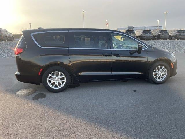 2022 Chrysler Voyager LX FWD