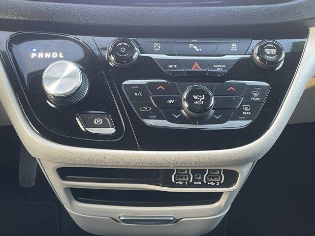 2022 Chrysler Voyager LX FWD