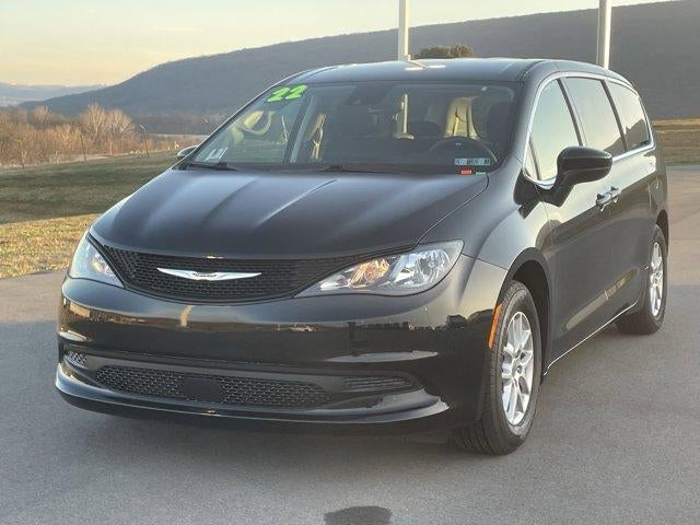 2022 Chrysler Voyager LX FWD