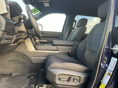 2025 Toyota Tundra 4WD 4WD SR5 CrewMax 5.5' Bed (SE)