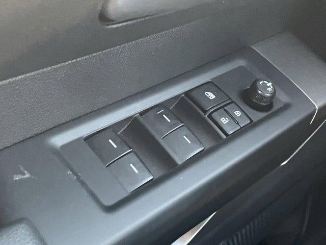 2025 Toyota Tundra 4WD 4WD SR5 CrewMax 5.5' Bed (SE)