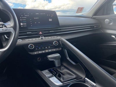 2024 Hyundai ELANTRA SEL IVT