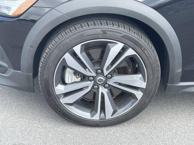 2025 Volvo V60 Cross Country B5 AWD Plus