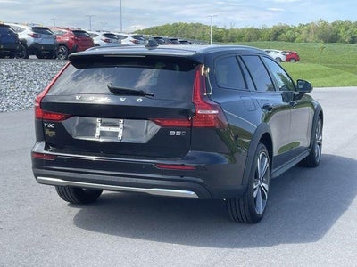 2025 Volvo V60 Cross Country B5 AWD Plus