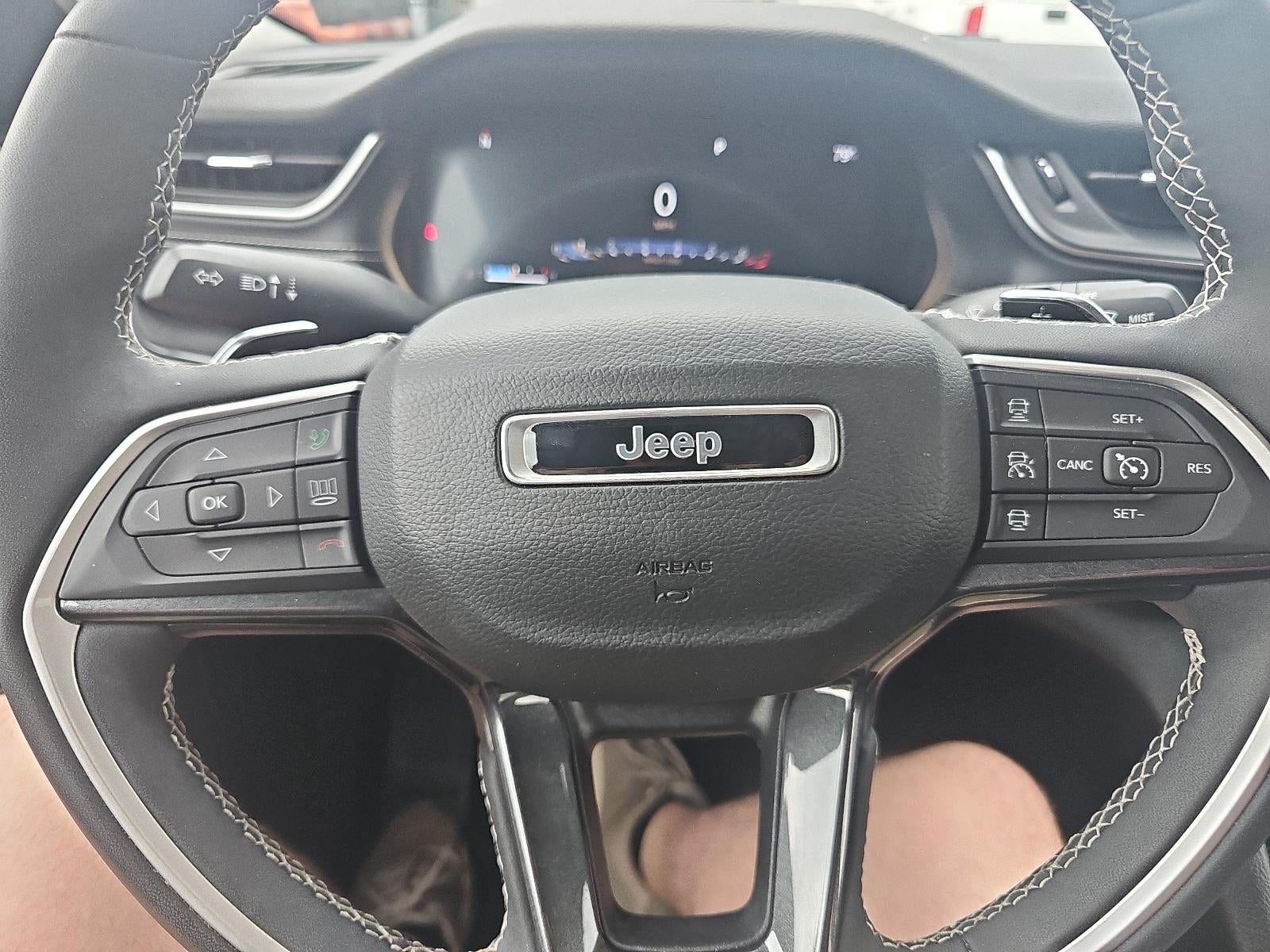 2023 Jeep Grand Cherokee Laredo 4x4