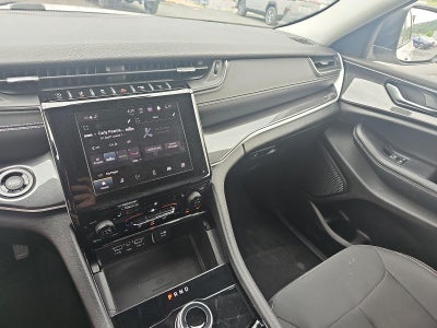 2023 Jeep Grand Cherokee Laredo 4x4