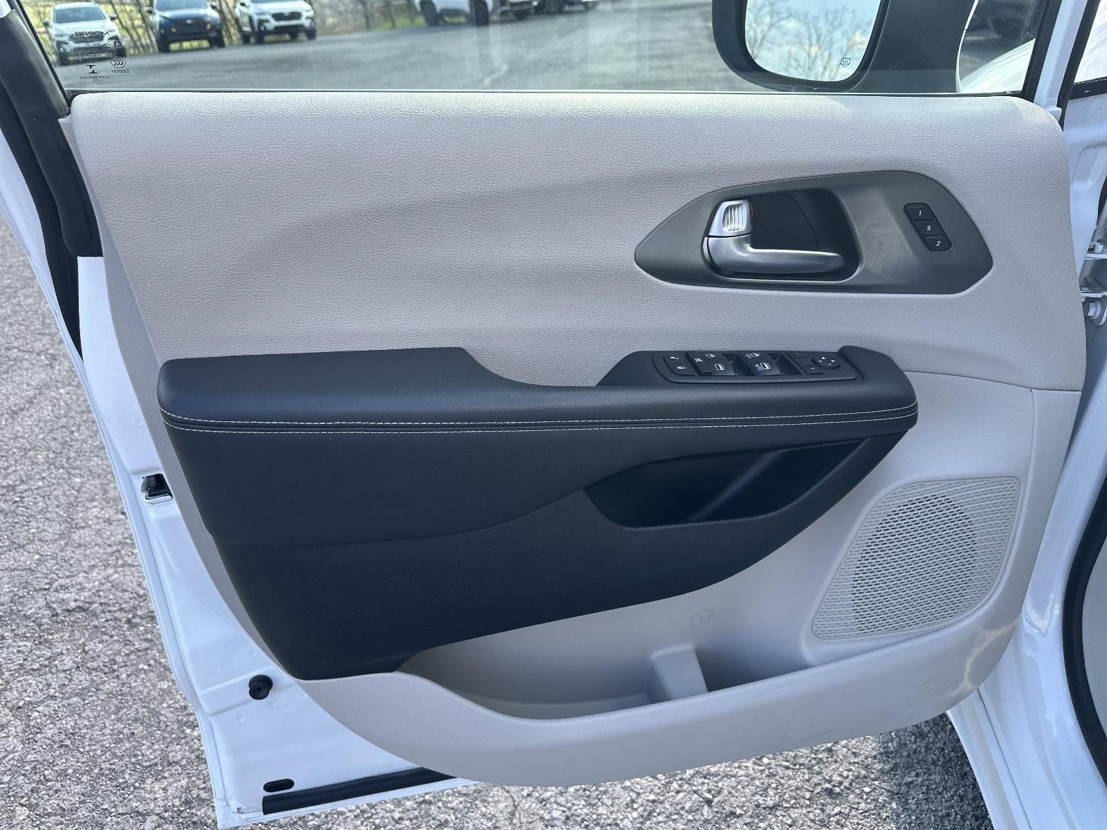 2023 Chrysler Pacifica Touring L FWD