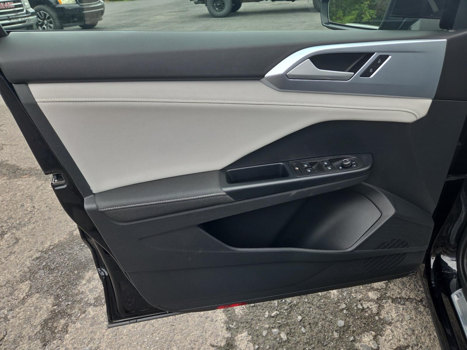 2025 Volkswagen Taos SE 4MOTION