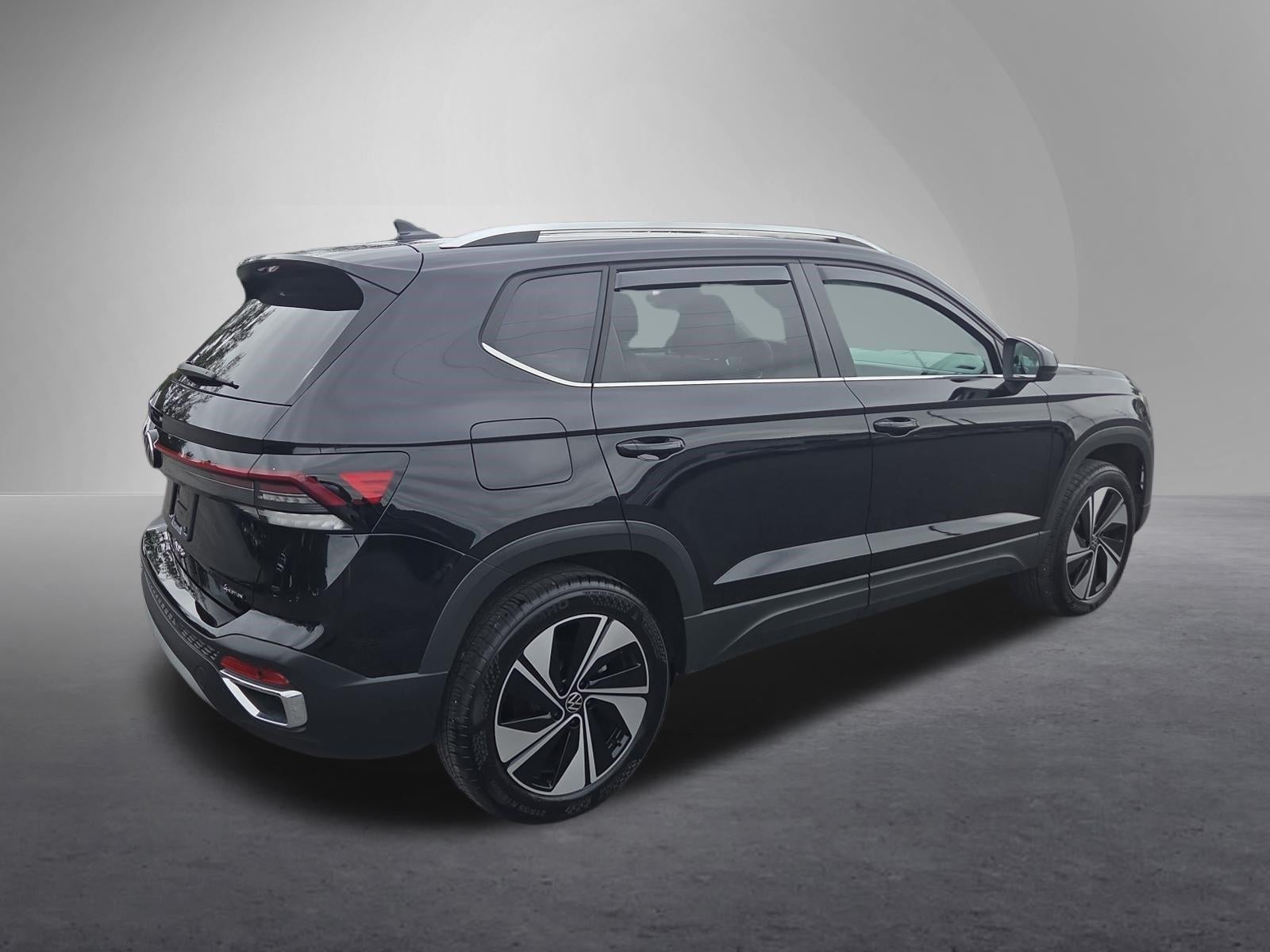 2025 Volkswagen Taos SE 4MOTION