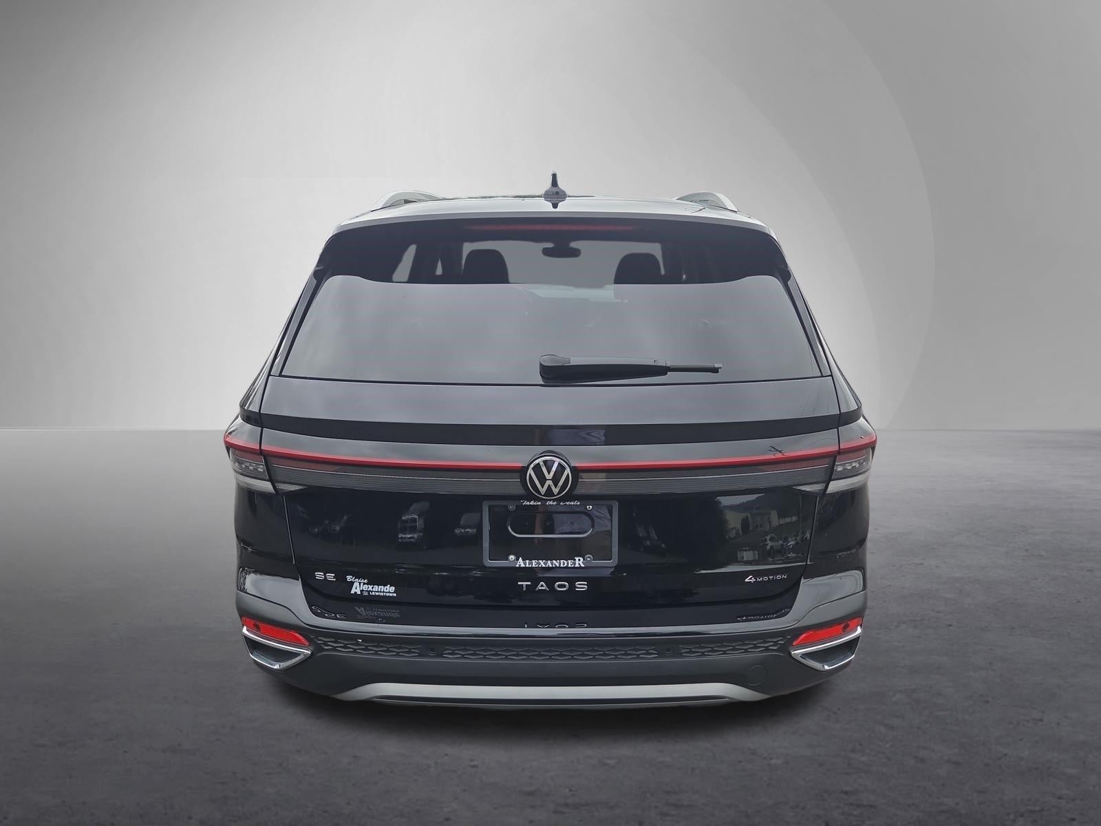 2025 Volkswagen Taos SE 4MOTION