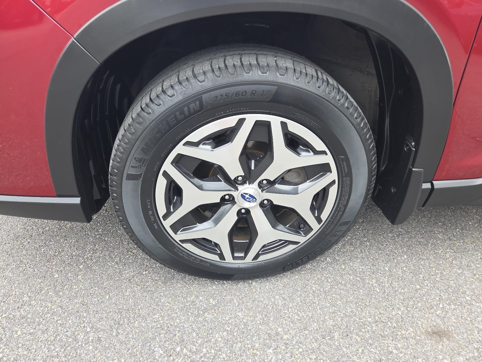 2023 Subaru Forester Premium CVT