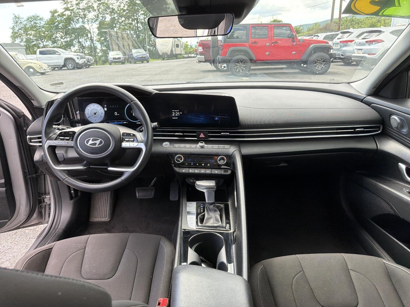 2025 Hyundai ELANTRA SEL Convenience IVT