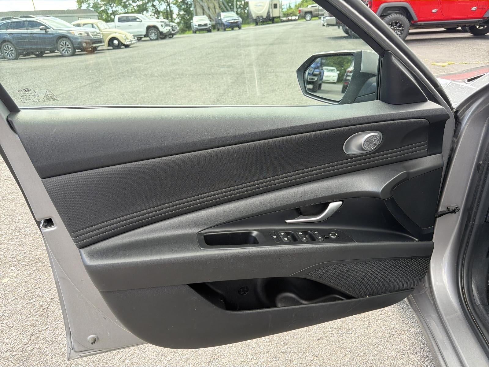 2025 Hyundai ELANTRA SEL Convenience IVT
