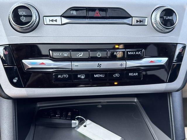 2024 Ford Explorer XLT 4WD