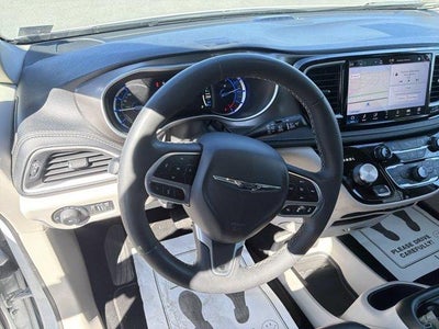 2024 Chrysler Pacifica Hybrid Select FWD