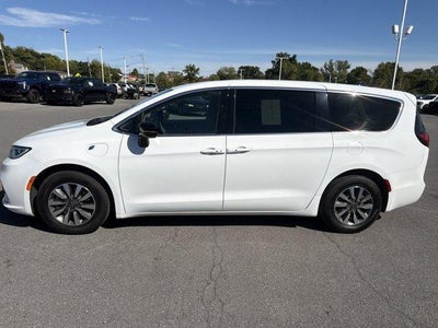 2024 Chrysler Pacifica Hybrid Select FWD