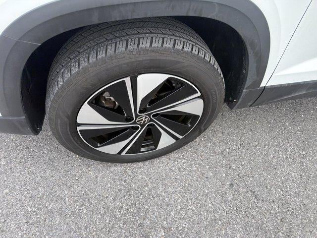 2025 Volkswagen Taos SE 4MOTION