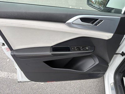 2025 Volkswagen Taos SE 4MOTION