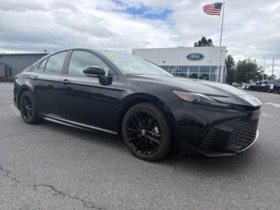 2025 Toyota Camry SE (SE)