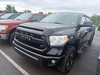 2016 Toyota Tundra 4WD Truck 4WD CrewMax Short Bed 5.7L SR5 (SE)