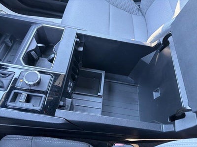 2025 Toyota Tundra 4WD 4WD SR5 CrewMax 5.5' Bed (SE)