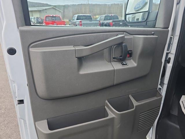 2023 Chevrolet Express Passenger 3500 Regular Wheelbase Rear-Wheel Drive 1LS