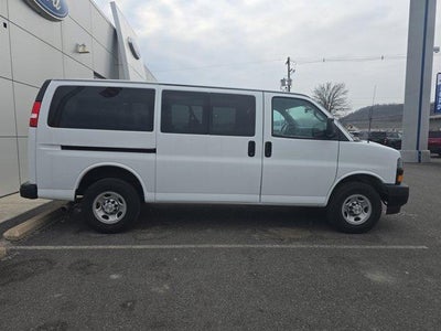 2023 Chevrolet Express Passenger 3500 Regular Wheelbase Rear-Wheel Drive 1LS