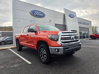 2017 Toyota Tundra 4WD 4WD SR5 CrewMax 5.5' Bed 5.7L (SE)