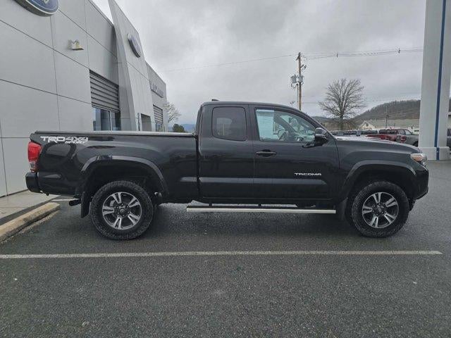 2017 Toyota Tacoma TRD Sport Access Cab 6' Bed V6 4x4 MT (Natl)