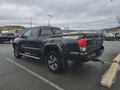 2017 Toyota Tacoma TRD Sport Access Cab 6' Bed V6 4x4 MT (Natl)