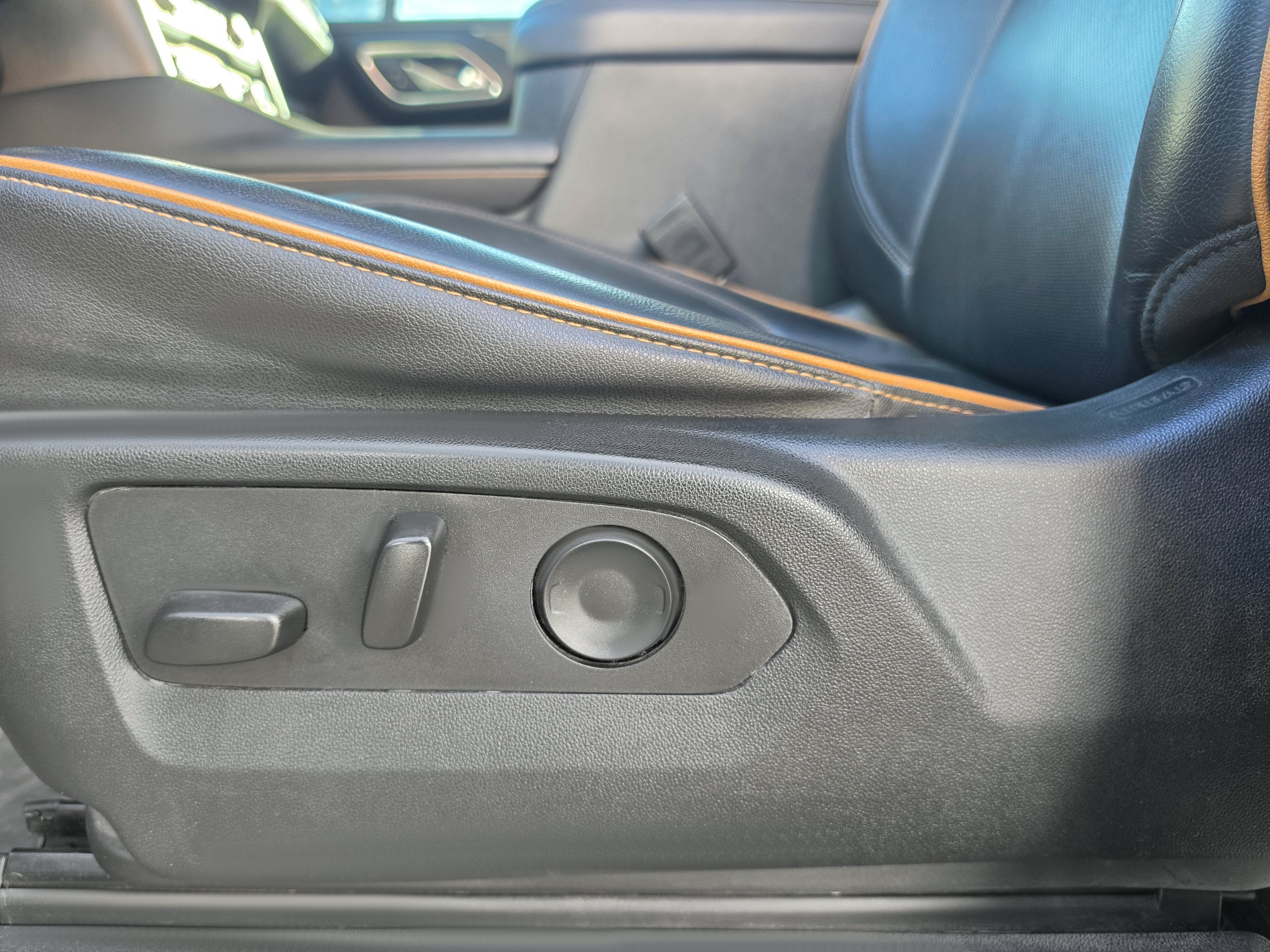 2023 GMC Yukon XL AT4
