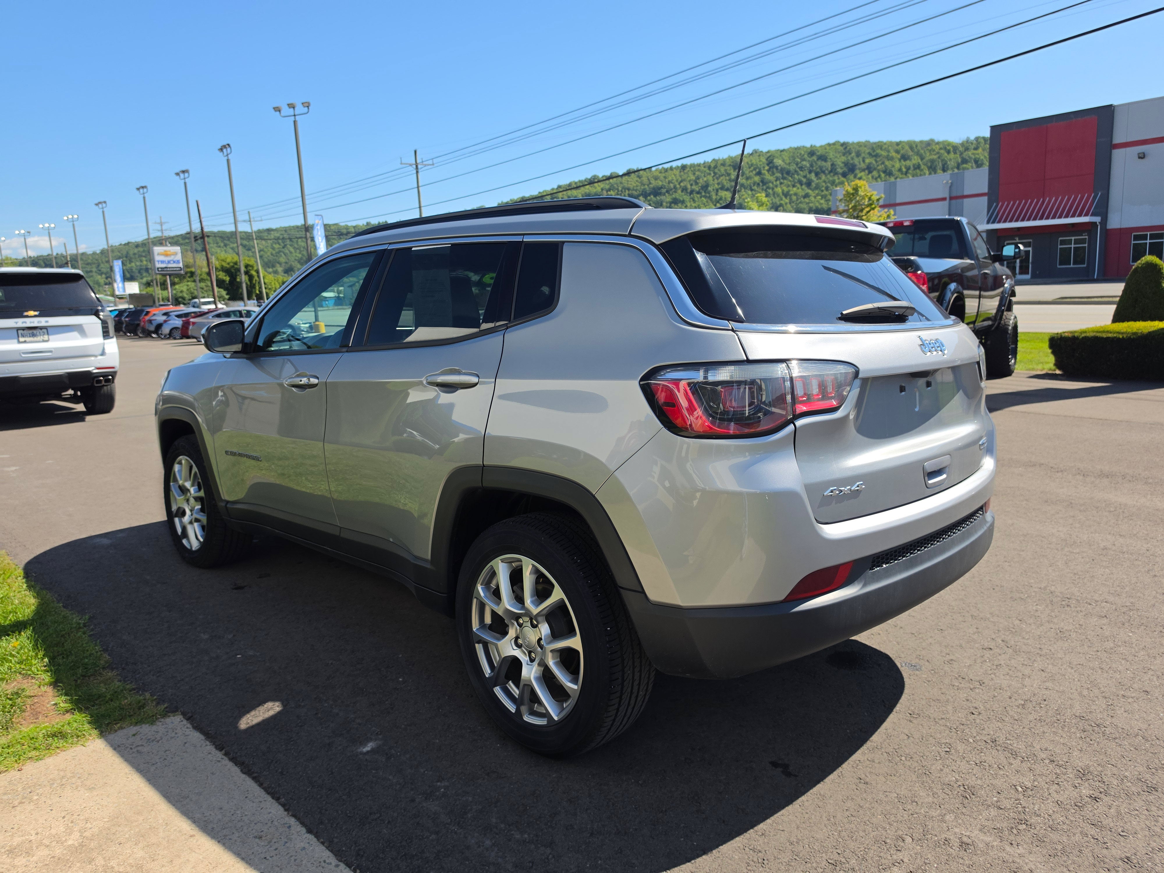 2023 Jeep Compass Latitude Lux