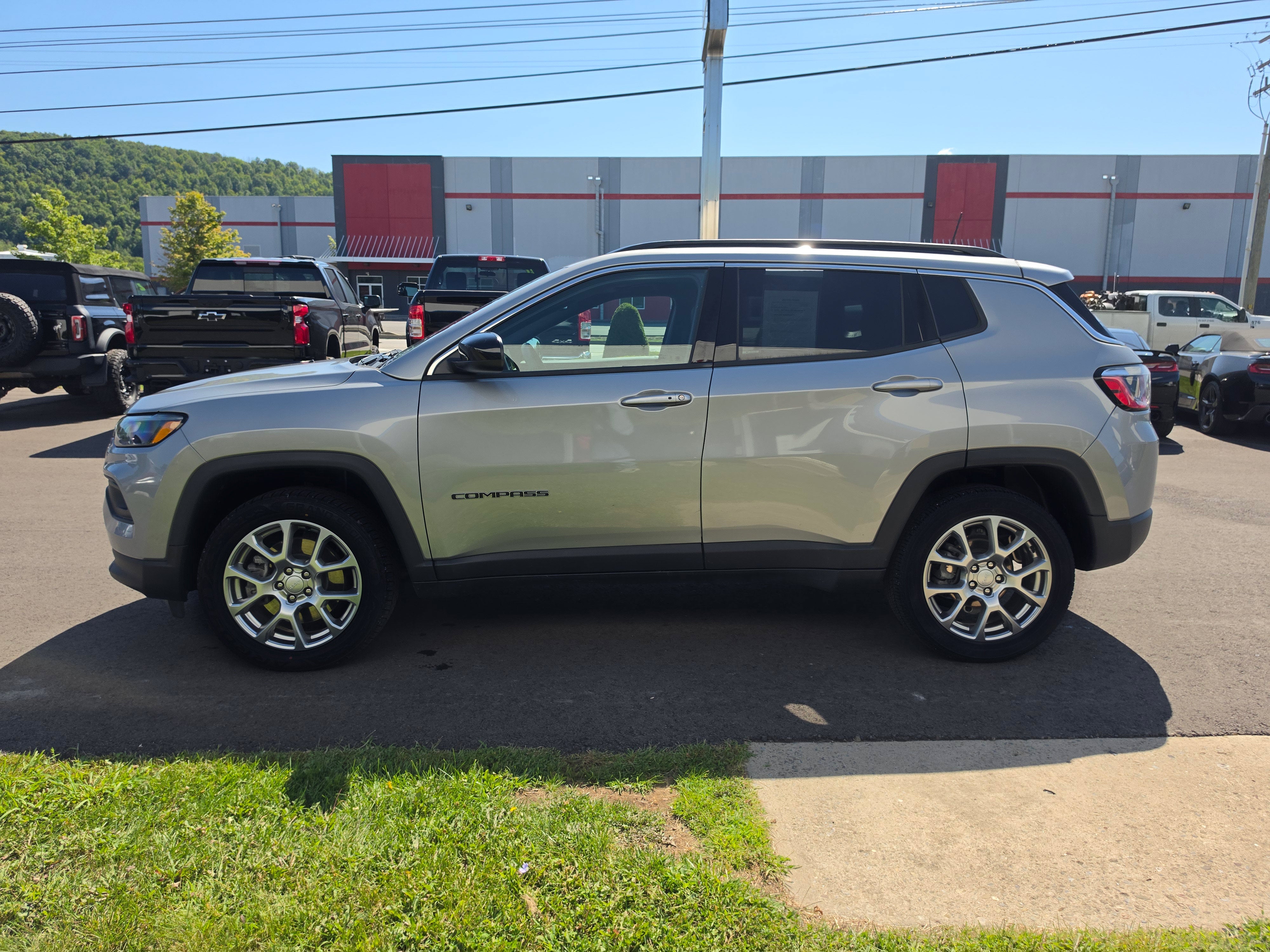 2023 Jeep Compass Latitude Lux